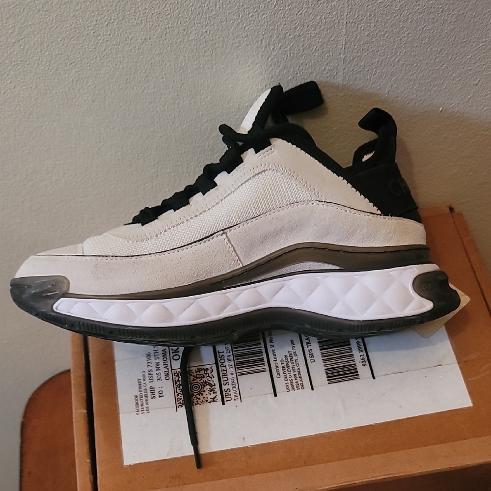 CHANEL Monochrome Lace-Up Sneakers - Picture 10 of 12